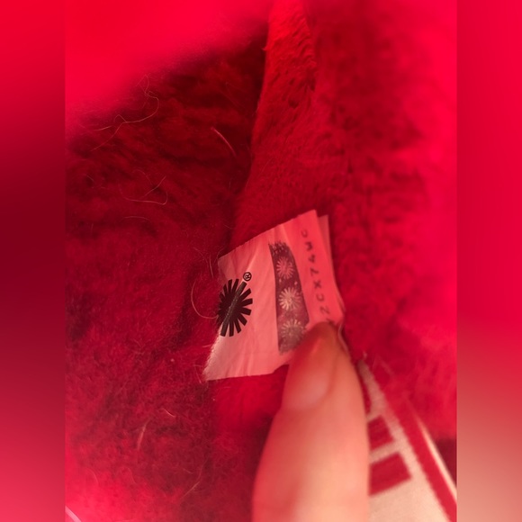 ❤️❣️ Ugg Red slides “Fluff Yeah” style Uggs❣️❤️ - Picture 3 of 11